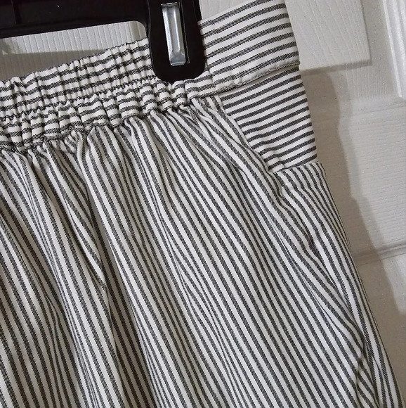 NWT Hayden Los Angeles Stretch Pinstripe Flared Pants, Cropped, Plus Size 1XL. - Picture 12 of 14